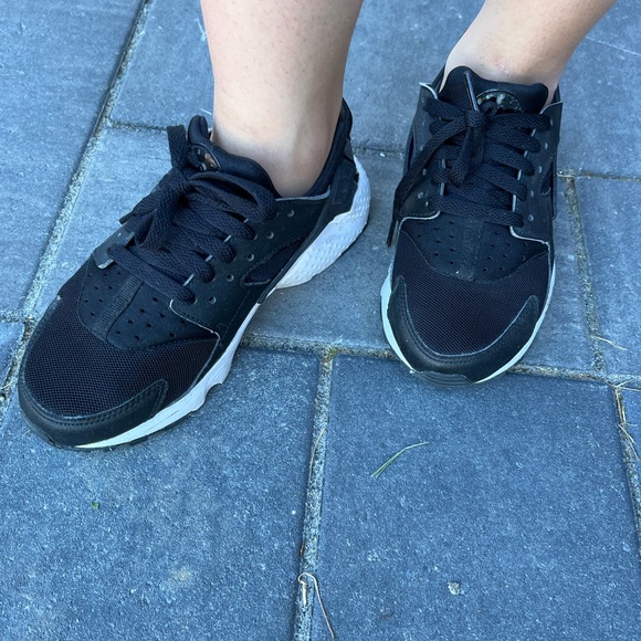 NIKE black huarache sneakers - SIZE 4.5Y/ US6-6.5 - Picture 7 of 16